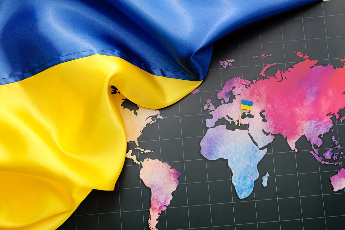 Drapeau ukrainien sur carte du Monde